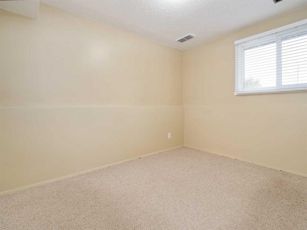 1-269 Laval Boulevard West, Lethbridge, AB - Indoor Photo Showing Other Room