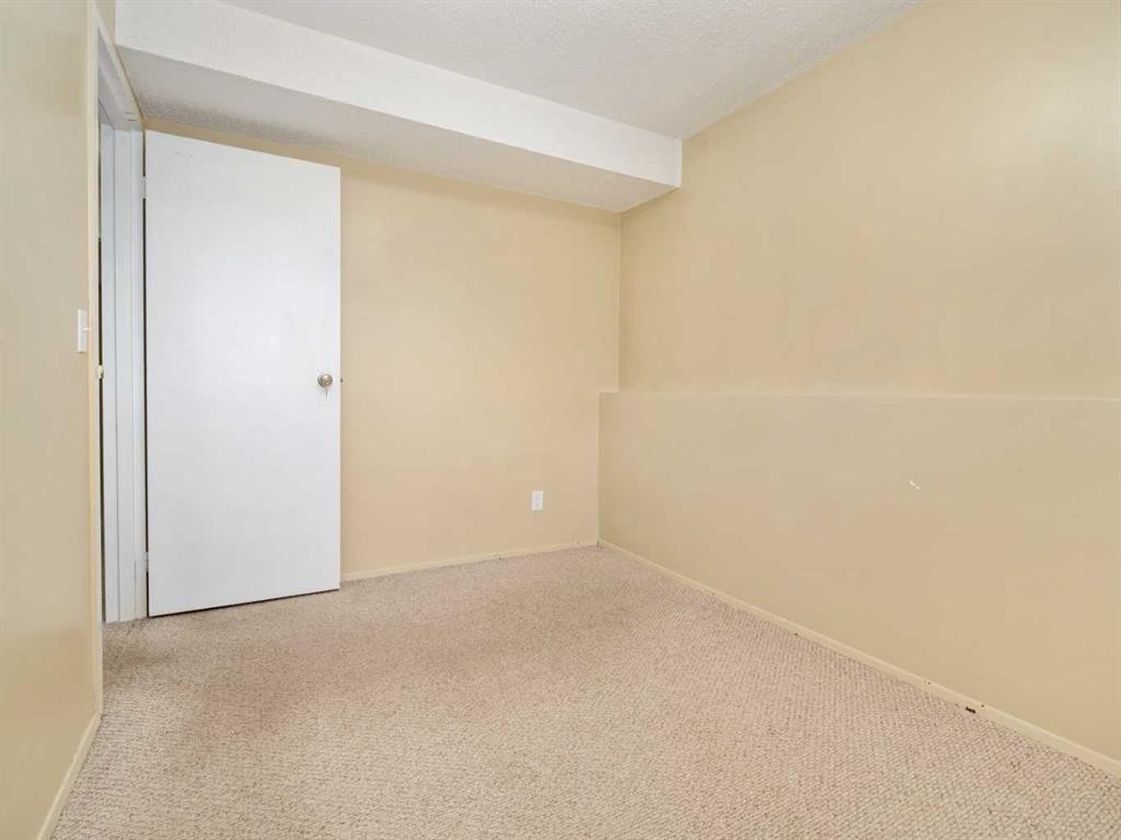 1-269 Laval Boulevard West, Lethbridge, AB - Indoor Photo Showing Other Room