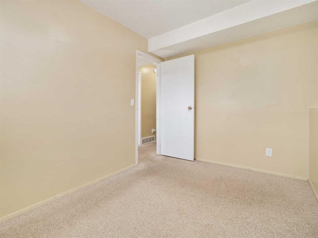 1-269 Laval Boulevard West, Lethbridge, AB - Indoor Photo Showing Other Room