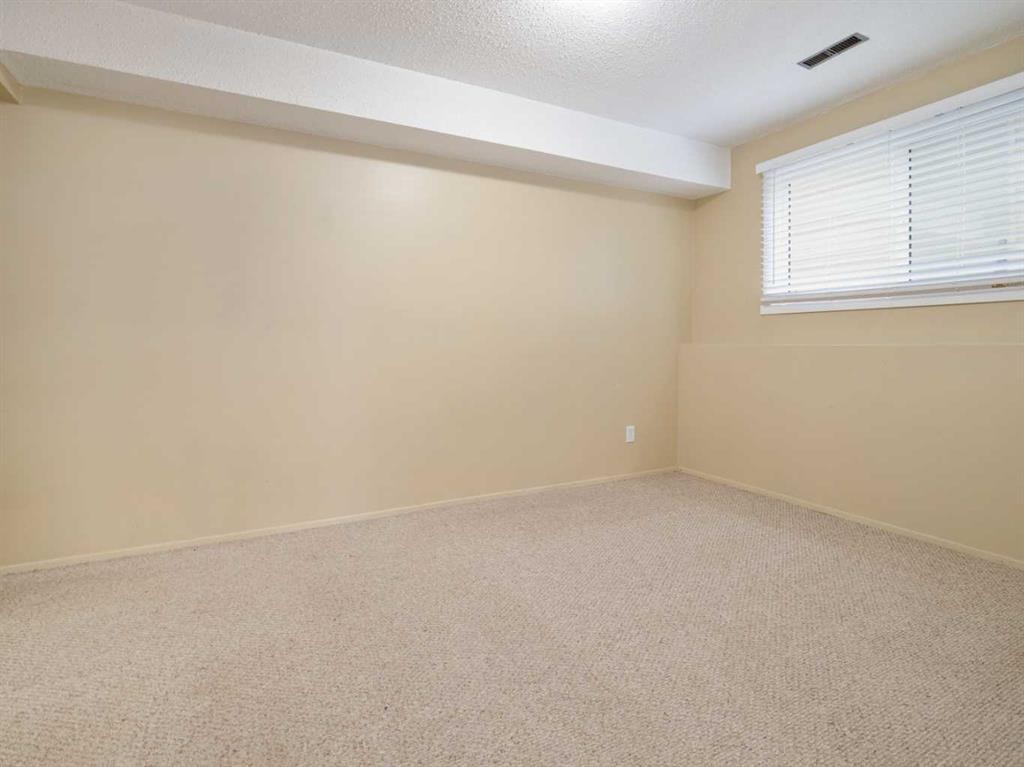 1-269 Laval Boulevard West, Lethbridge, AB - Indoor Photo Showing Other Room