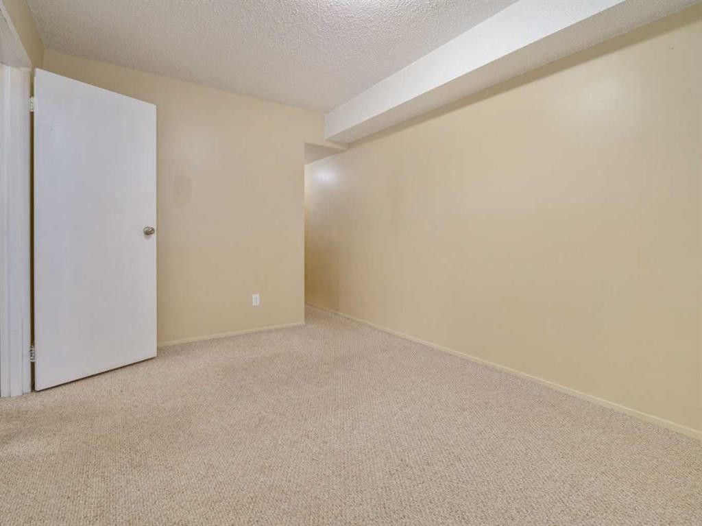 1-269 Laval Boulevard West, Lethbridge, AB - Indoor Photo Showing Other Room