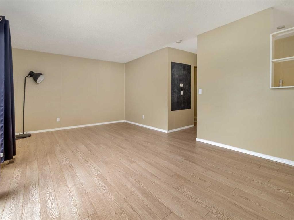 1-269 Laval Boulevard West, Lethbridge, AB - Indoor Photo Showing Other Room