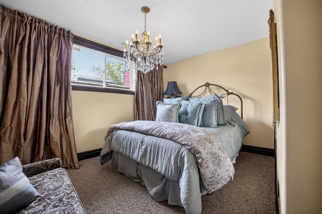 135 Garrison Drive, Fort Macleod, AB - Indoor Photo Showing Bedroom