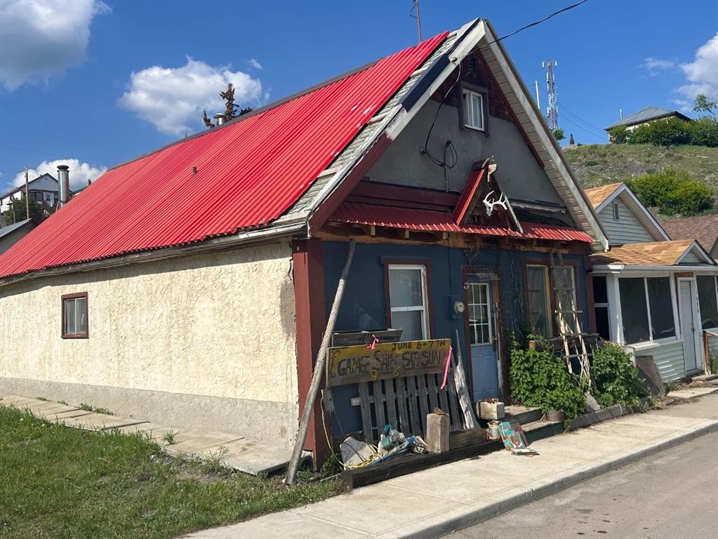 7917 17 Avenue, Coleman, AB - Outdoor