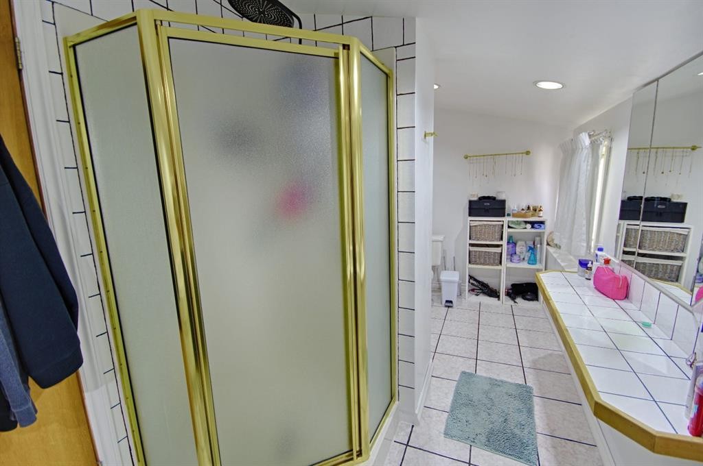 5109 44 Ave, Taber, AB - Indoor Photo Showing Bathroom