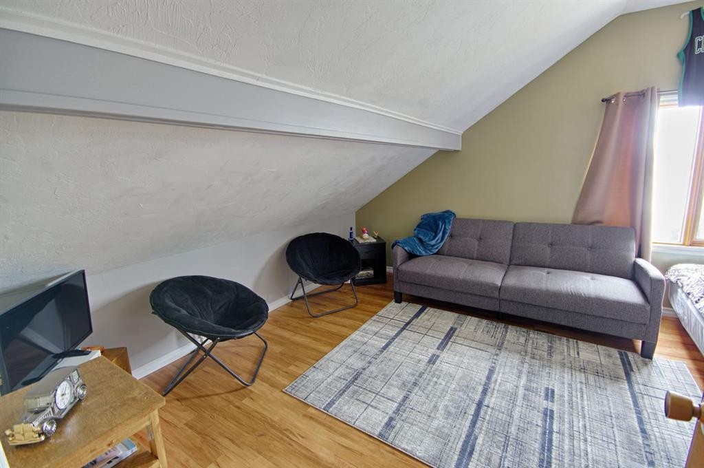 5109 44 Ave, Taber, AB - Indoor Photo Showing Living Room