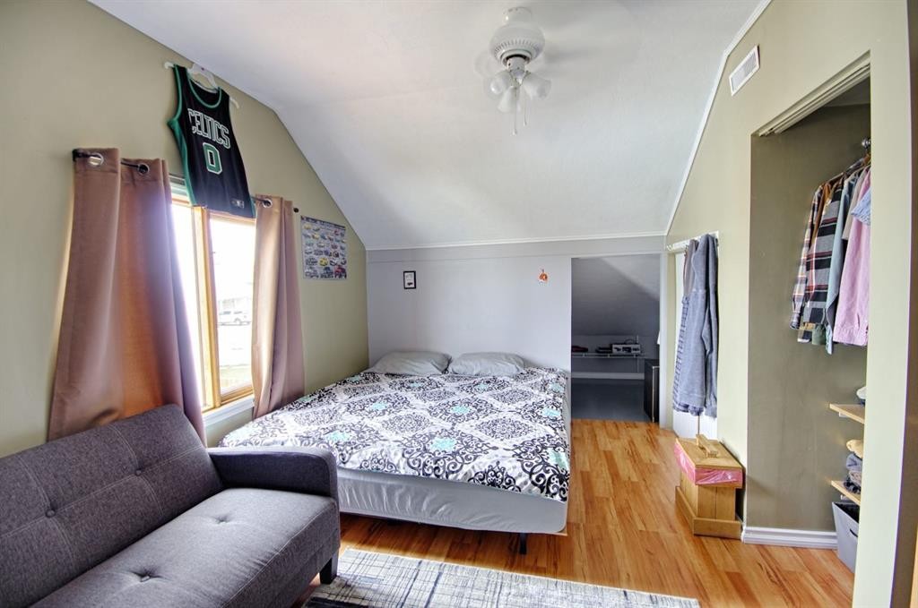 5109 44 Ave, Taber, AB - Indoor Photo Showing Bedroom