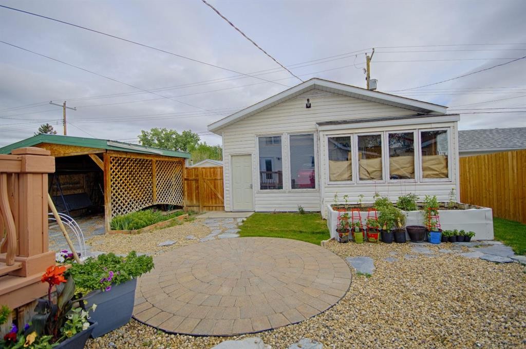 5109 44 Ave, Taber, AB - Outdoor