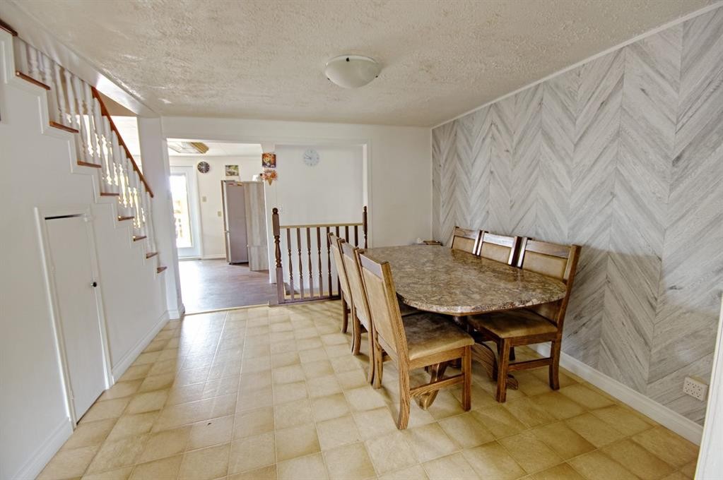 5109 44 Ave, Taber, AB - Indoor