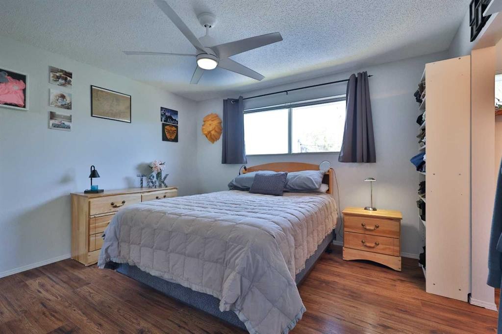135 N 250 W, Raymond, AB - Indoor Photo Showing Bedroom