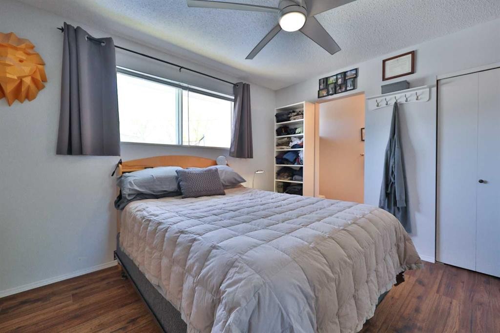 135 N 250 W, Raymond, AB - Indoor Photo Showing Bedroom