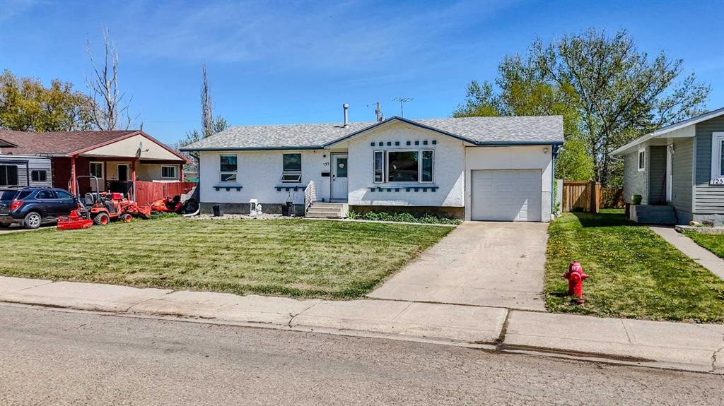 135 N 250 W, Raymond, AB - Outdoor With Facade