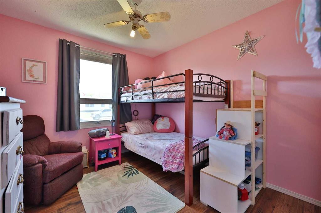 135 N 250 W, Raymond, AB - Indoor Photo Showing Bedroom