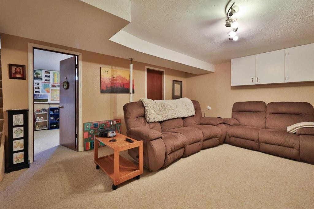 135 N 250 W, Raymond, AB - Indoor