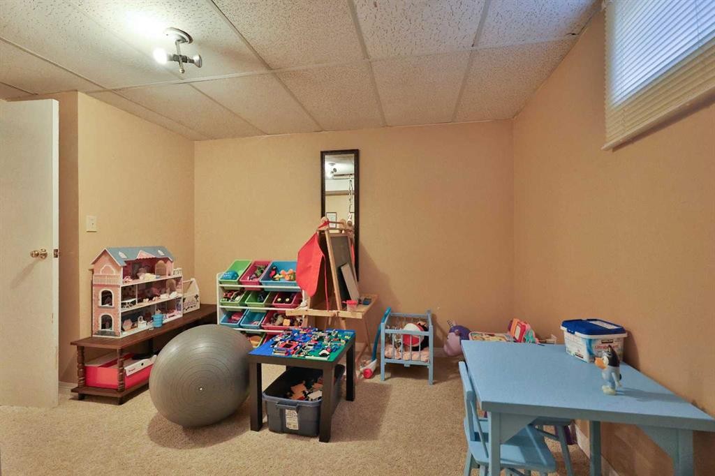 135 N 250 W, Raymond, AB - Indoor