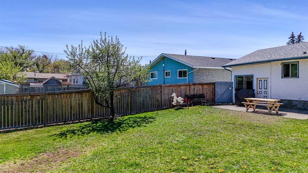 135 N 250 W, Raymond, AB - Outdoor