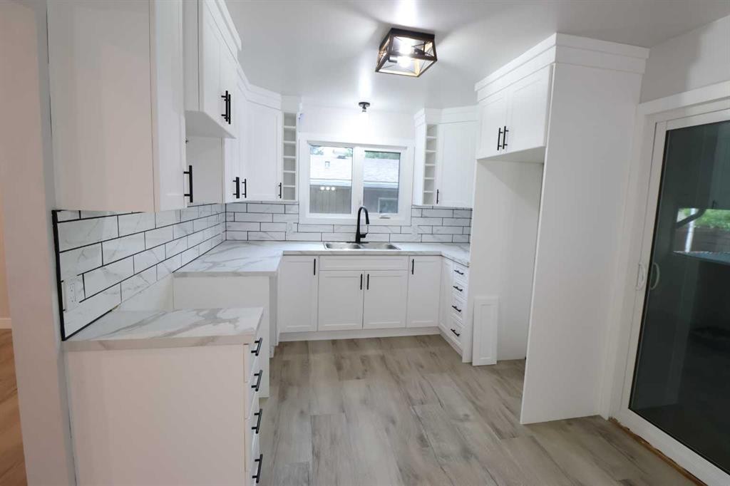 1816 11 St, Coaldale, AB - Indoor Photo Showing Other Room