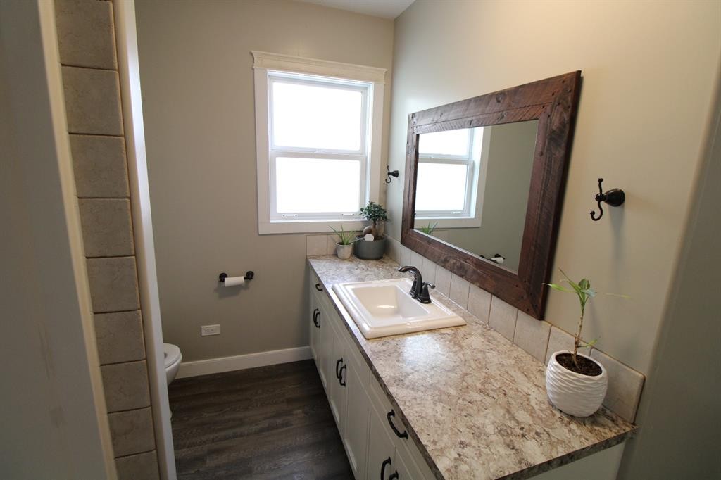 5715 56 St, Taber, AB - Indoor Photo Showing Bathroom