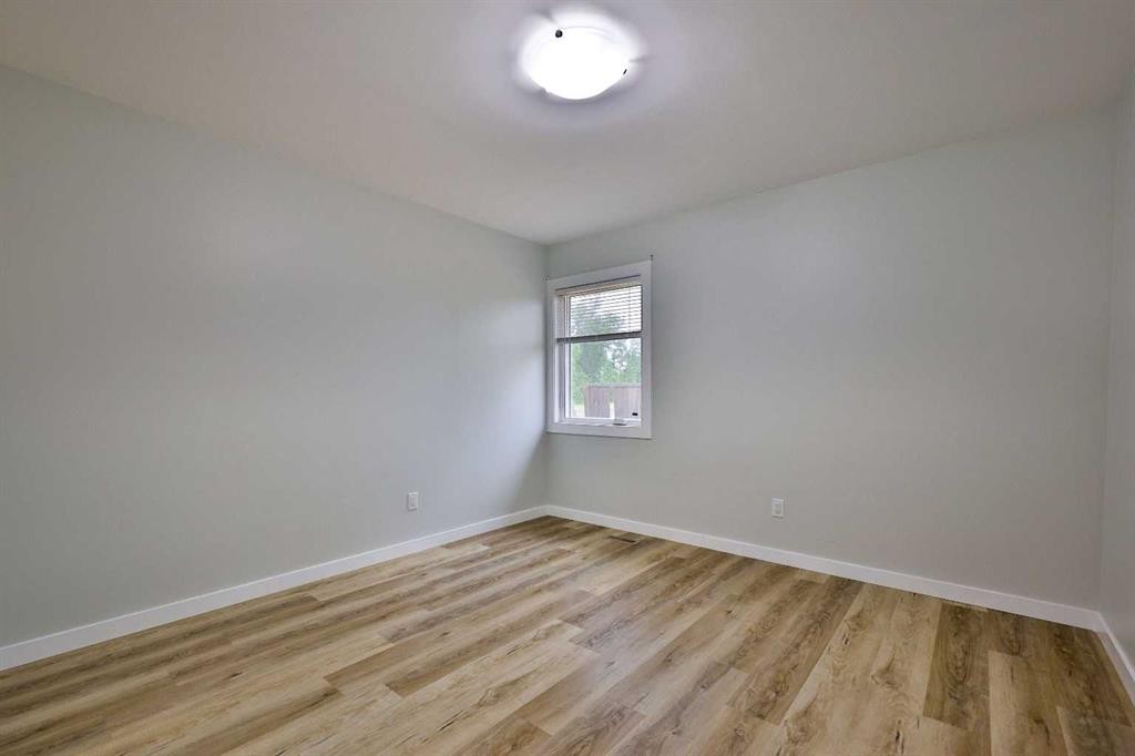 340 E 400 N, Raymond, AB - Indoor Photo Showing Other Room