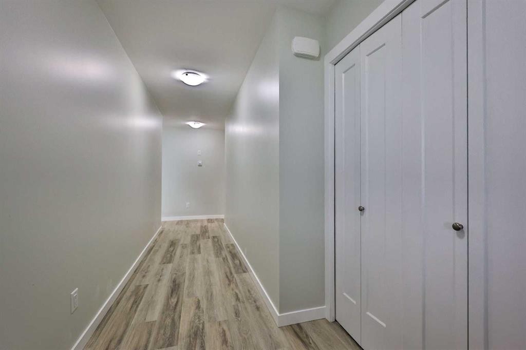340 E 400 N, Raymond, AB - Indoor Photo Showing Other Room