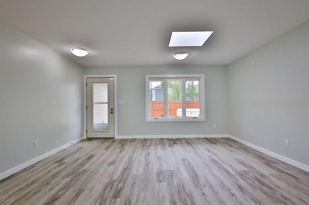 340 E 400 N, Raymond, AB - Indoor Photo Showing Other Room