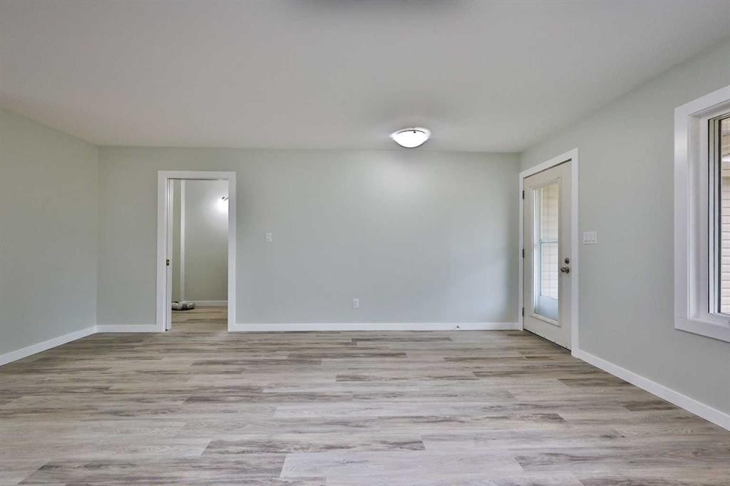 340 E 400 N, Raymond, AB - Indoor Photo Showing Other Room