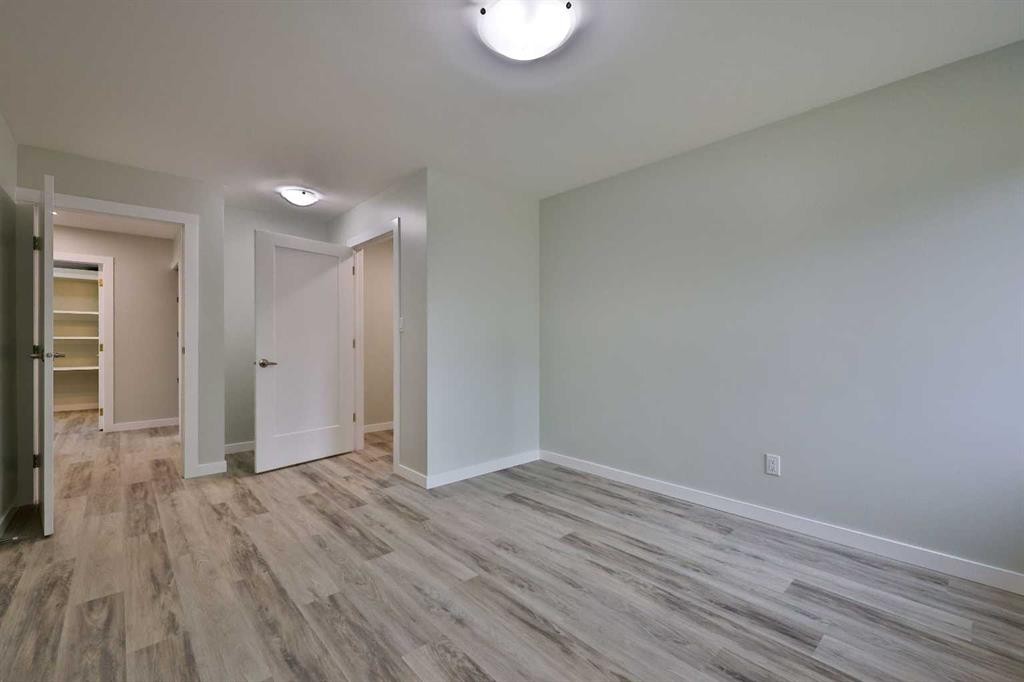 340 E 400 N, Raymond, AB - Indoor Photo Showing Other Room