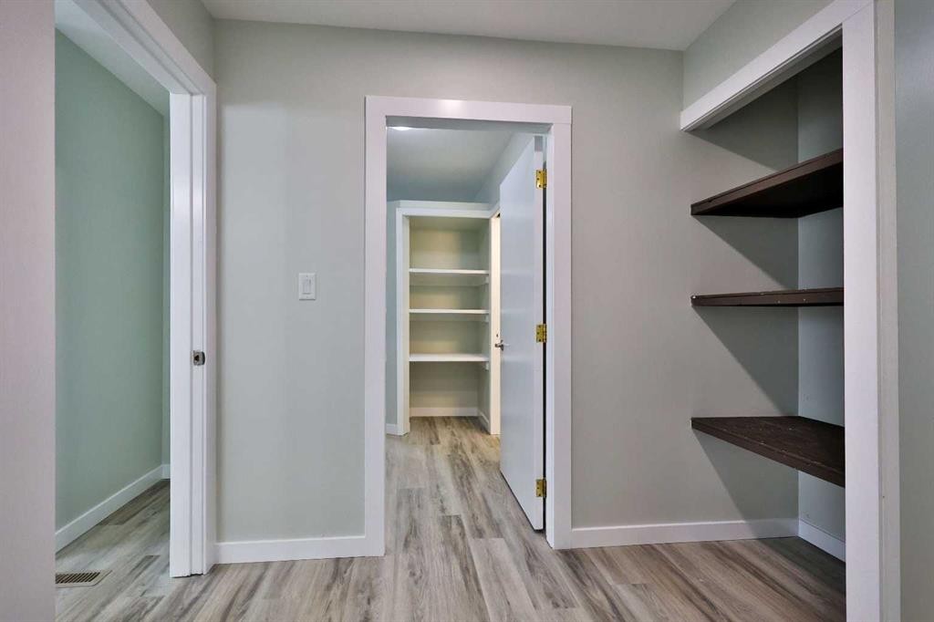 340 E 400 N, Raymond, AB - Indoor Photo Showing Other Room