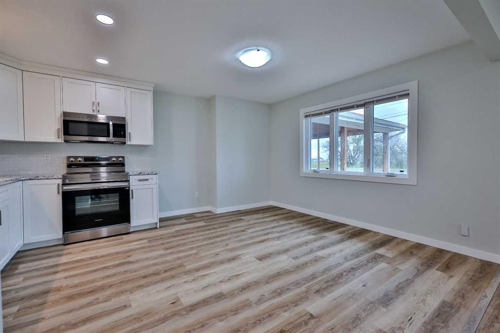 340 E 400 N, Raymond, AB - Indoor Photo Showing Kitchen