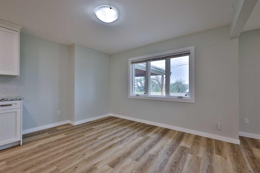 340 E 400 N, Raymond, AB - Indoor Photo Showing Other Room