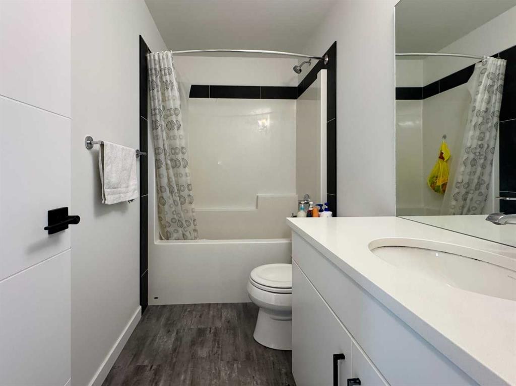 18 Blackwolf Pass North, Lethbridge, AB - Indoor Photo Showing Bathroom