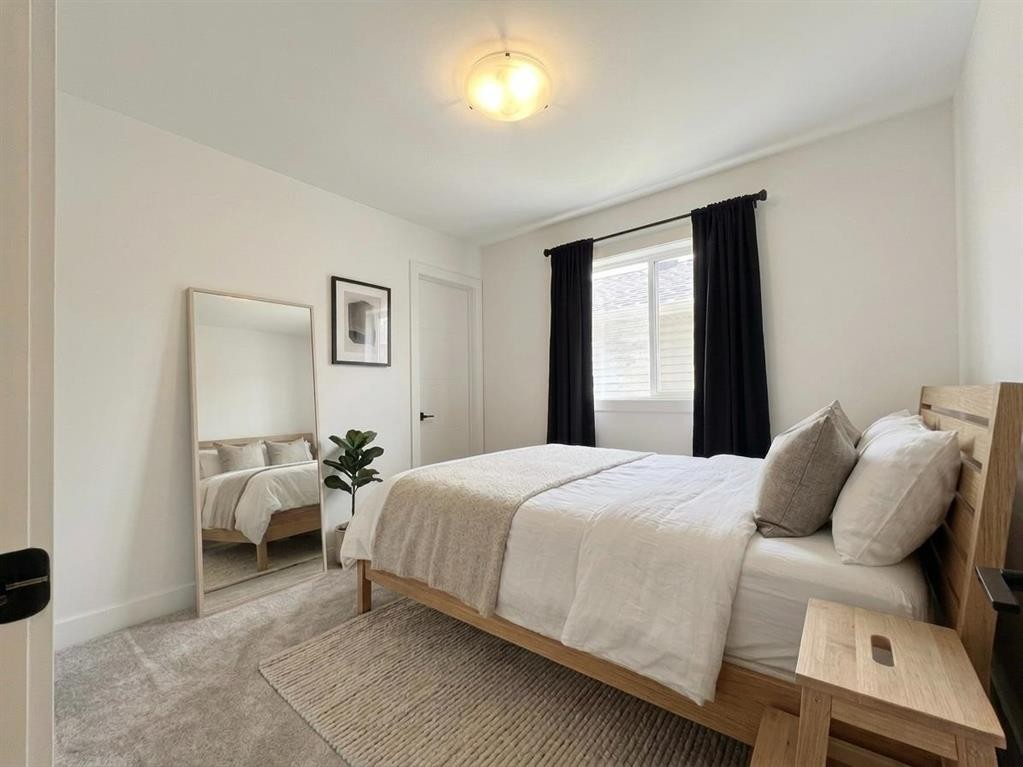 18 Blackwolf Pass North, Lethbridge, AB - Indoor Photo Showing Bedroom