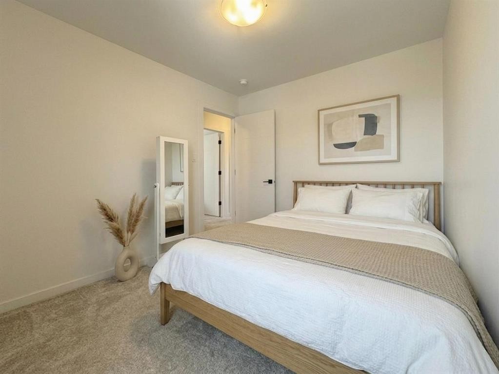 18 Blackwolf Pass North, Lethbridge, AB - Indoor Photo Showing Bedroom