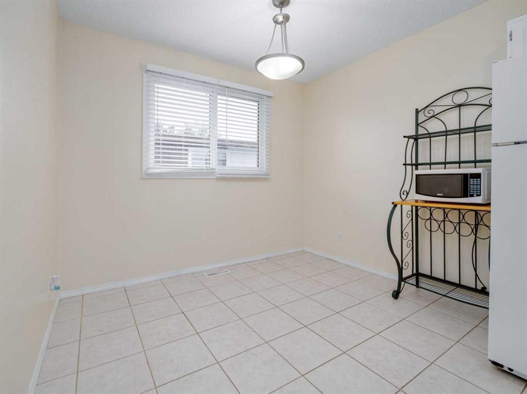 3-269 Laval Boulevard West, Lethbridge, AB - Indoor Photo Showing Other Room