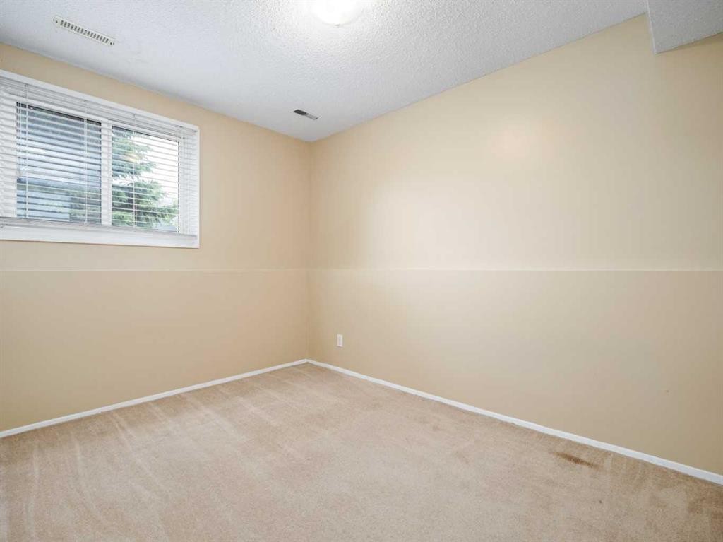 3-269 Laval Boulevard West, Lethbridge, AB - Indoor Photo Showing Other Room