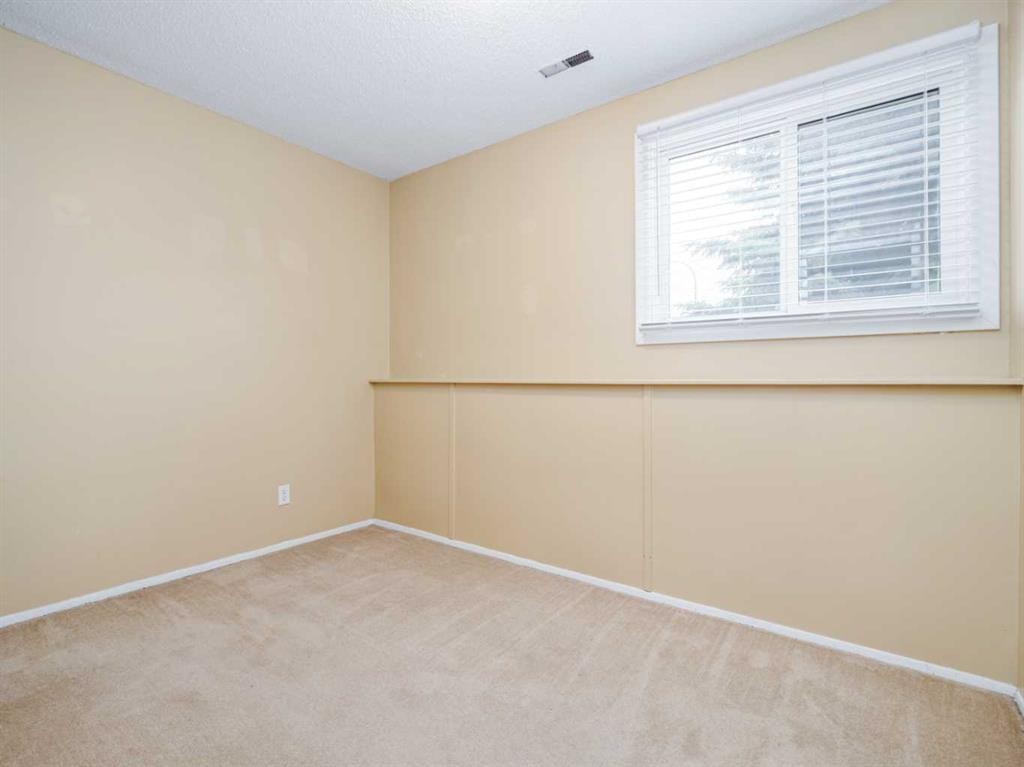 3-269 Laval Boulevard West, Lethbridge, AB - Indoor Photo Showing Other Room