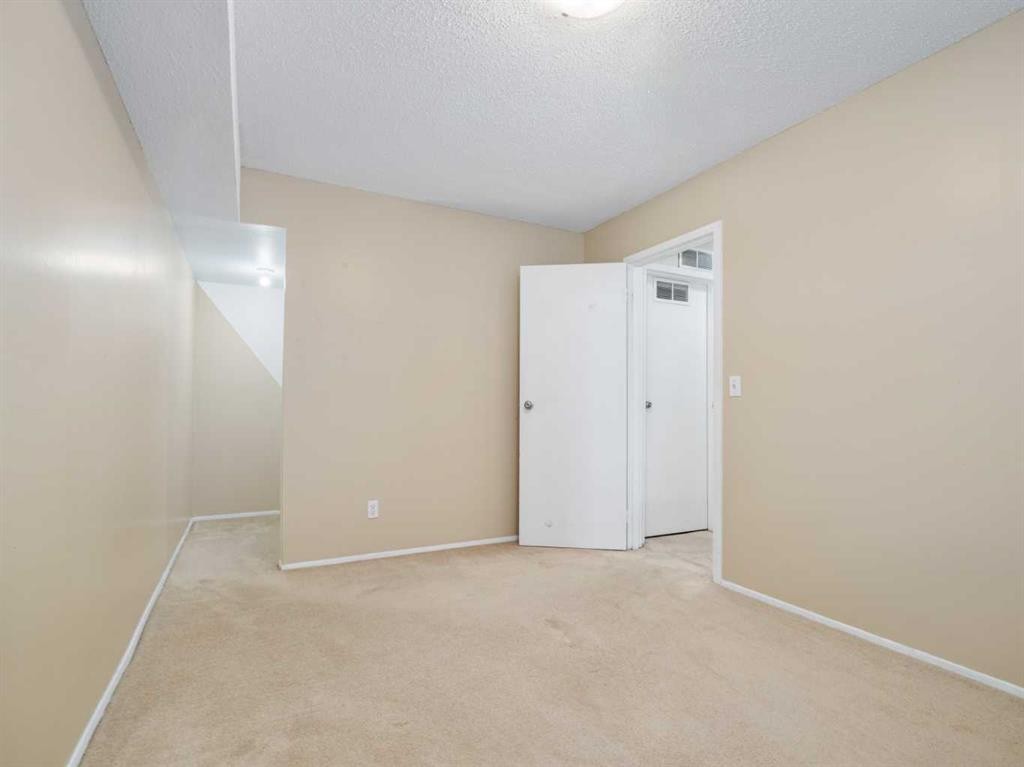 3-269 Laval Boulevard West, Lethbridge, AB - Indoor Photo Showing Other Room