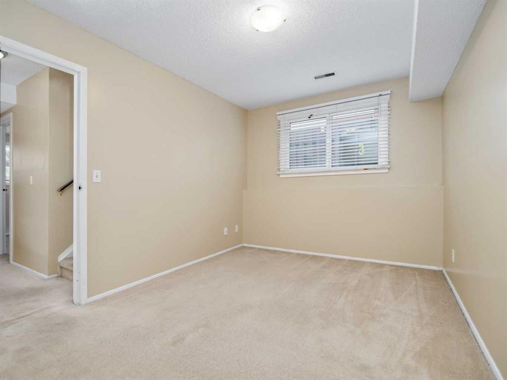 3-269 Laval Boulevard West, Lethbridge, AB - Indoor Photo Showing Other Room