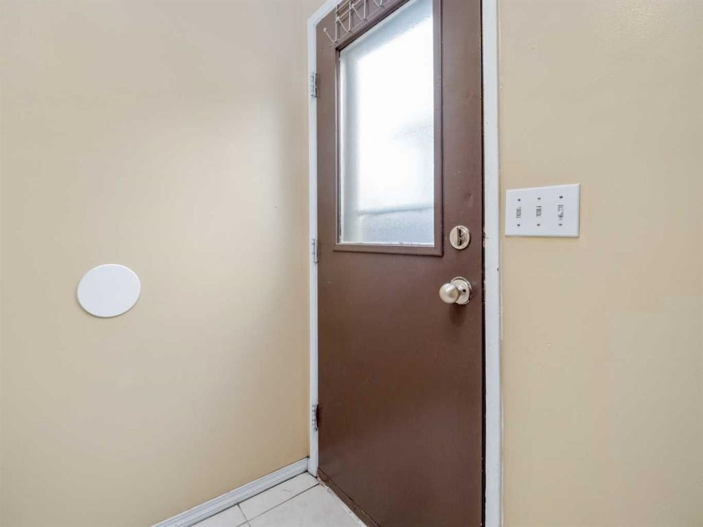 3-269 Laval Boulevard West, Lethbridge, AB - Indoor