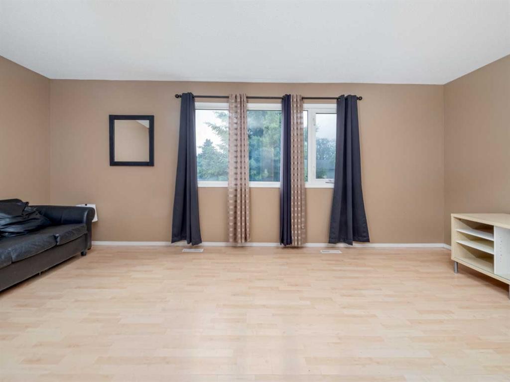 3-269 Laval Boulevard West, Lethbridge, AB - Indoor