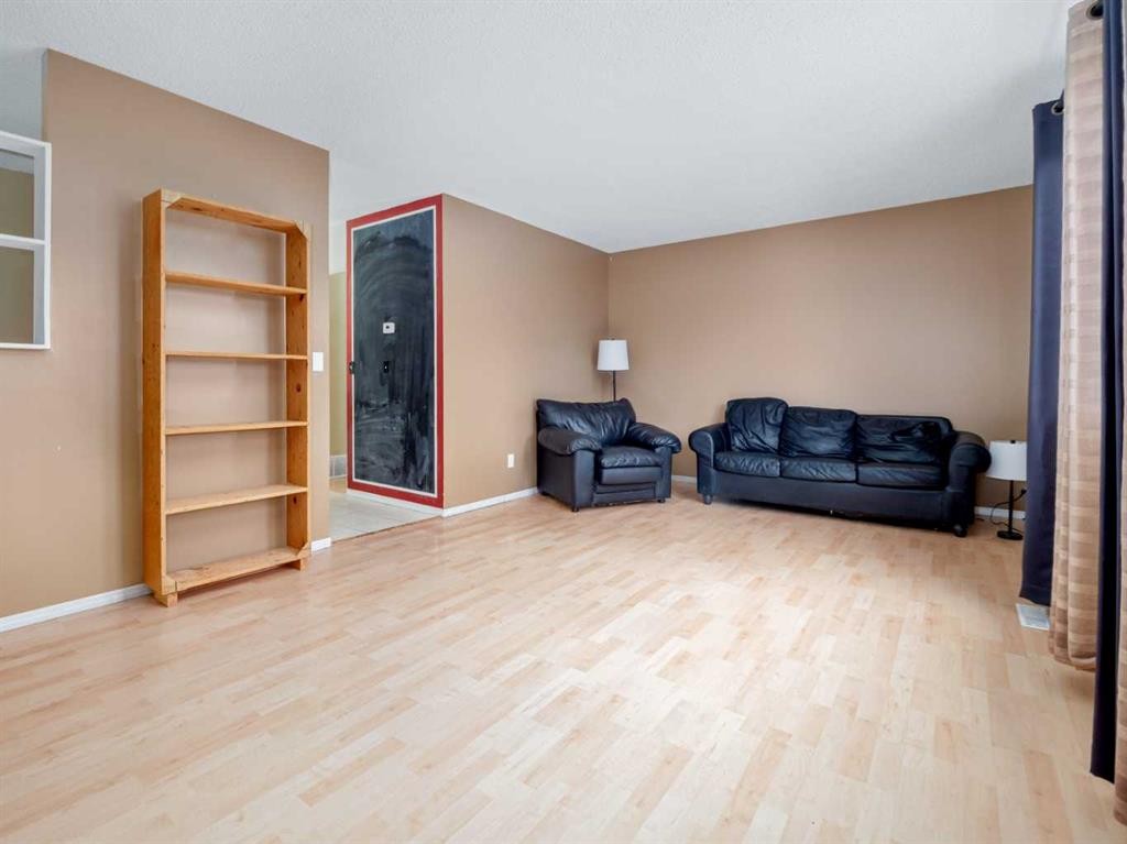 3-269 Laval Boulevard West, Lethbridge, AB - Indoor