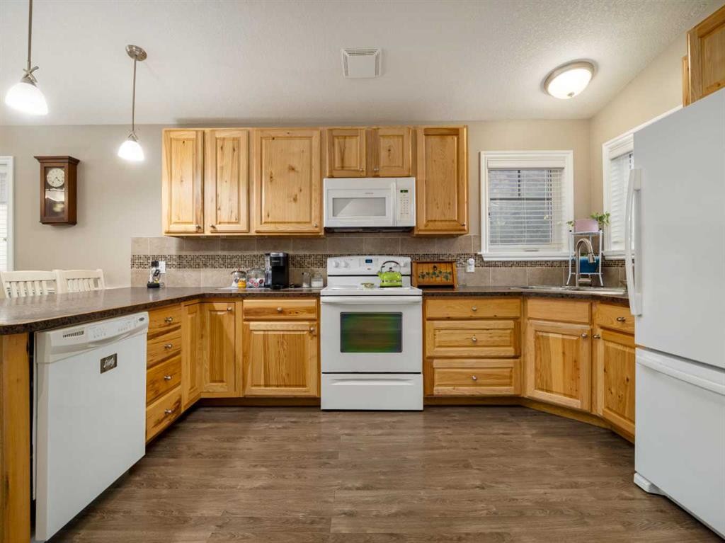 5207 58 Ave, Taber, AB - Indoor Photo Showing Kitchen