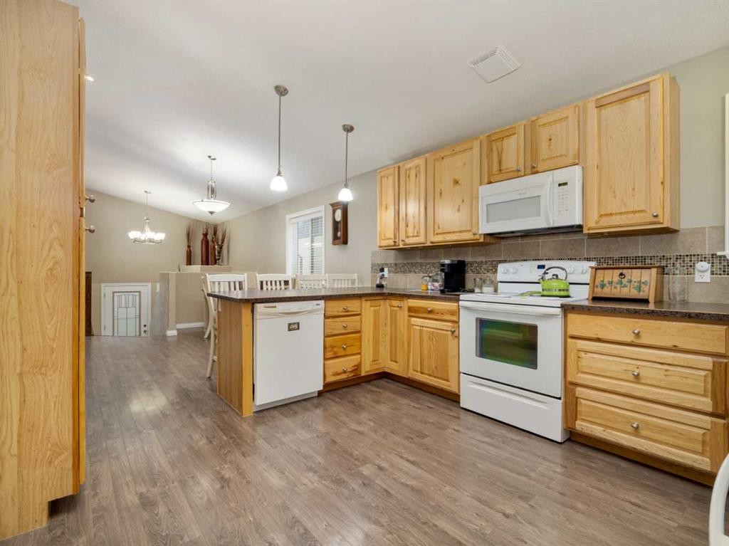 5207 58 Ave, Taber, AB - Indoor Photo Showing Kitchen