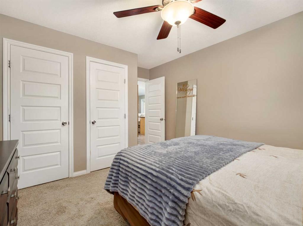 5207 58 Ave, Taber, AB - Indoor Photo Showing Bedroom