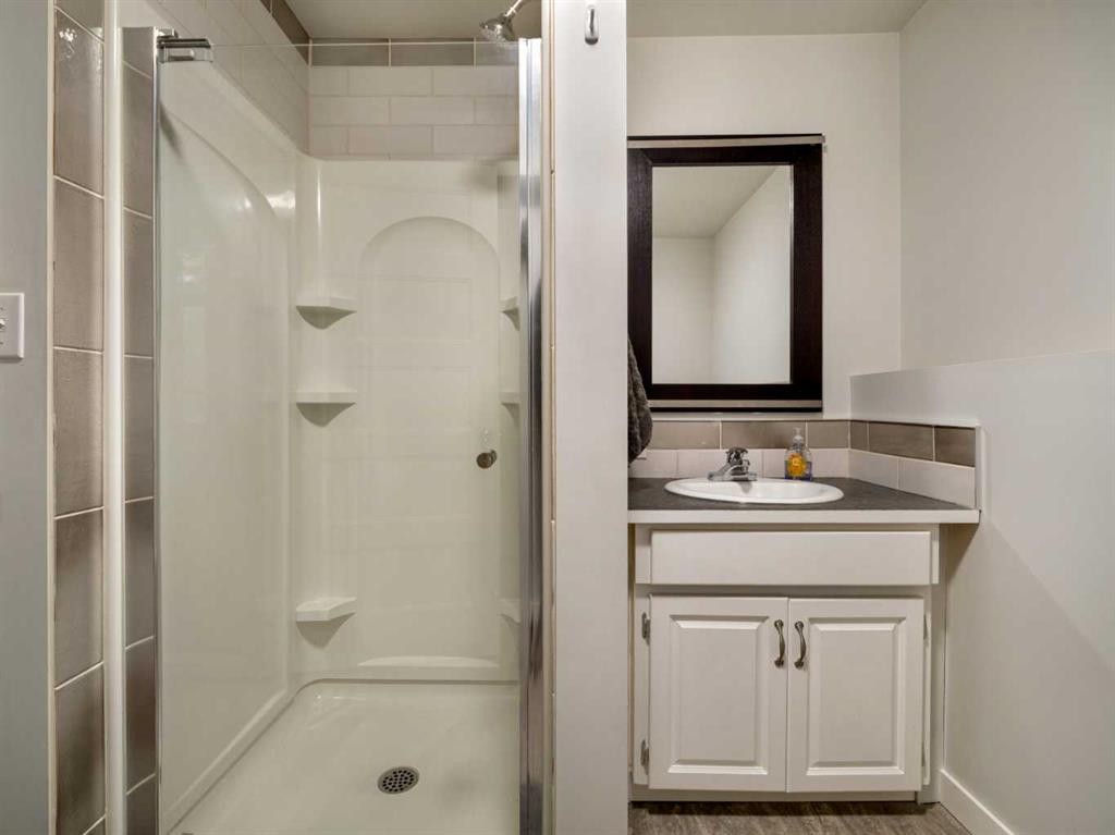 5207 58 Ave, Taber, AB - Indoor Photo Showing Bathroom