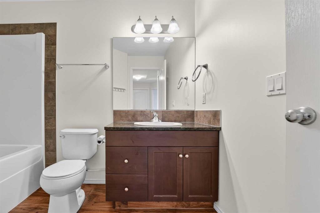 28-45 Keystone Terrace West, Lethbridge, AB - Indoor Photo Showing Bathroom