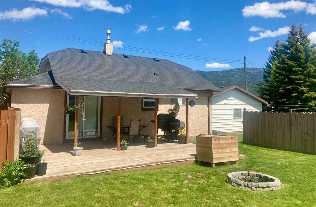 717 227 Street, Hillcrest, AB
