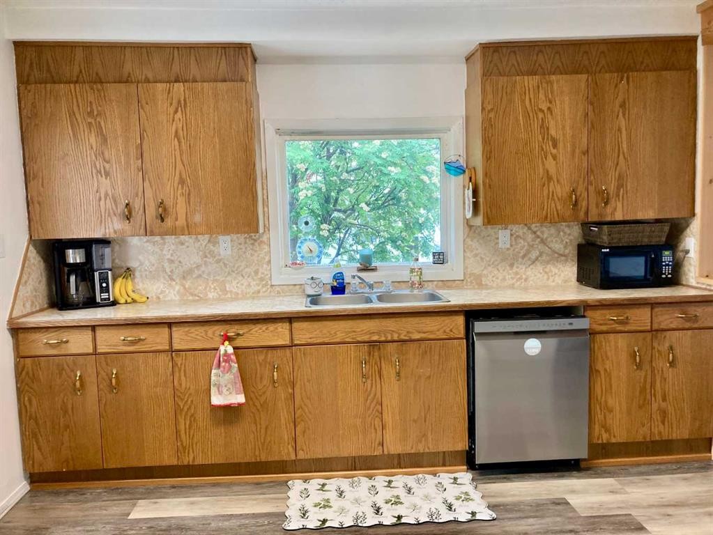 717 227 Street, Hillcrest, AB