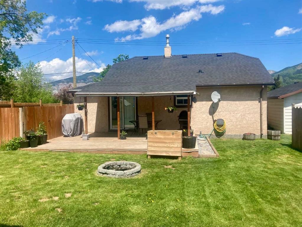 717 227 Street, Hillcrest, AB