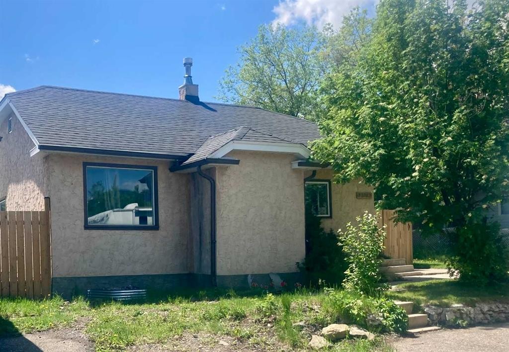 717 227 Street, Hillcrest, AB